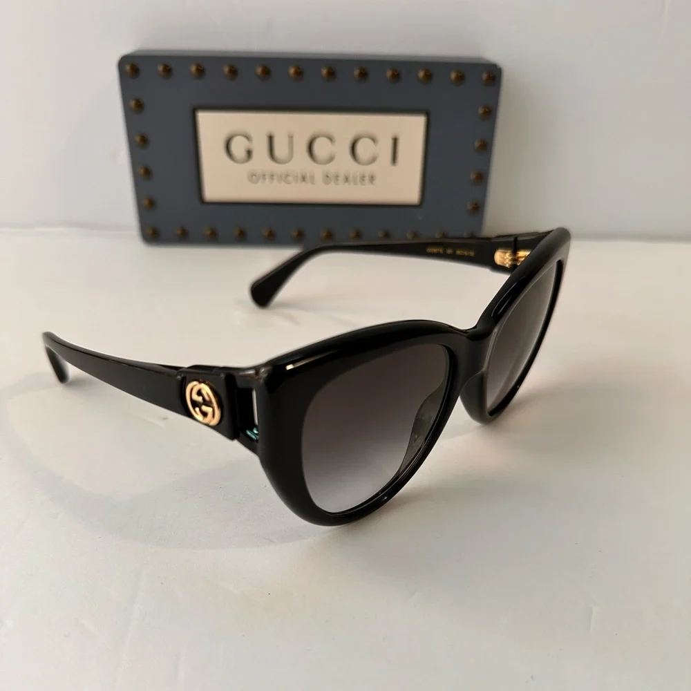 New Authentic GUCCI GG0877S-001 Oversized Feminine Cat Eye Sunglasses